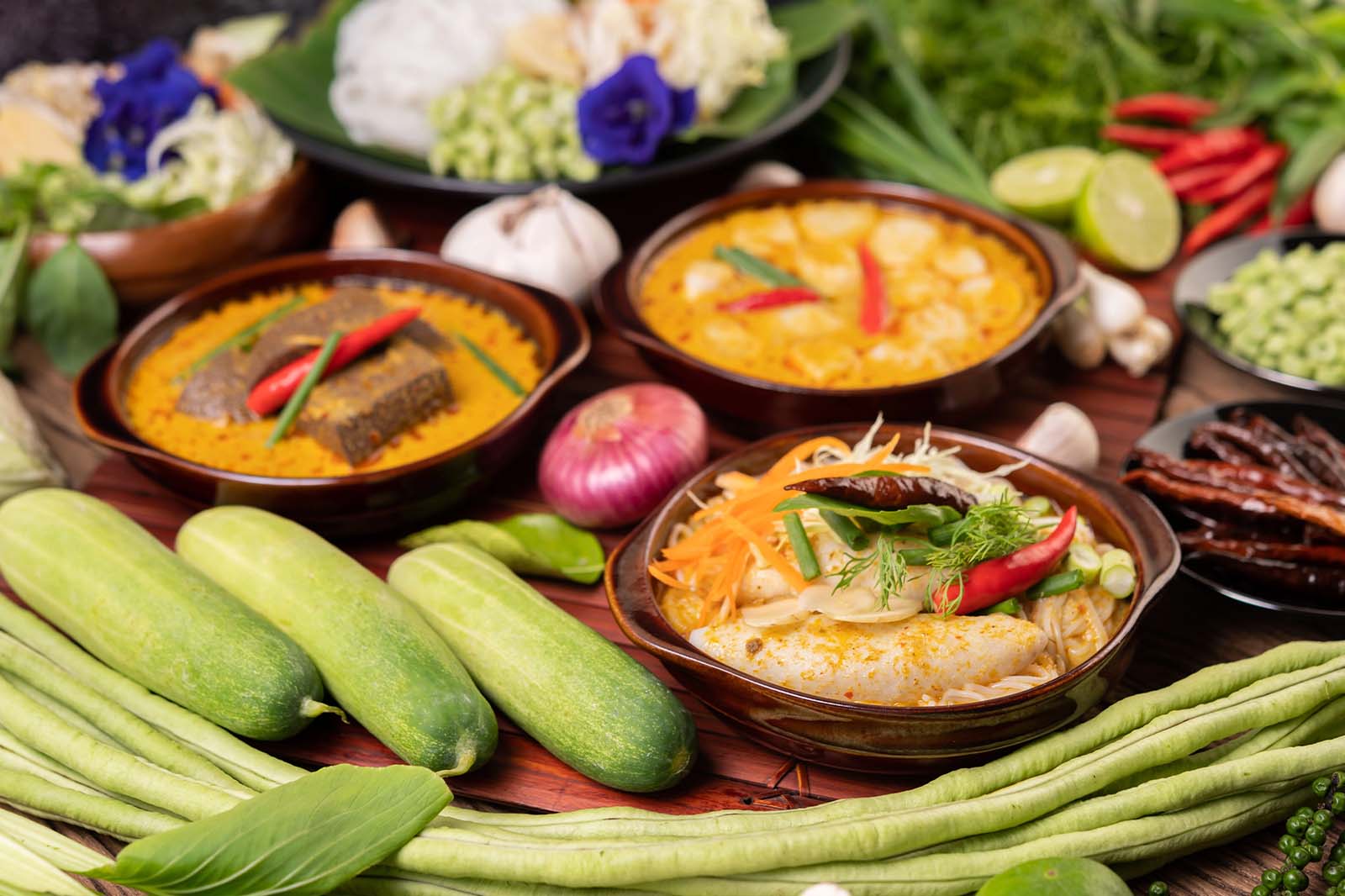 Evergreen Thai vegetable-forward dishes with curries noodles and fresh produce for vegetarian and vegan ordering near Dundas